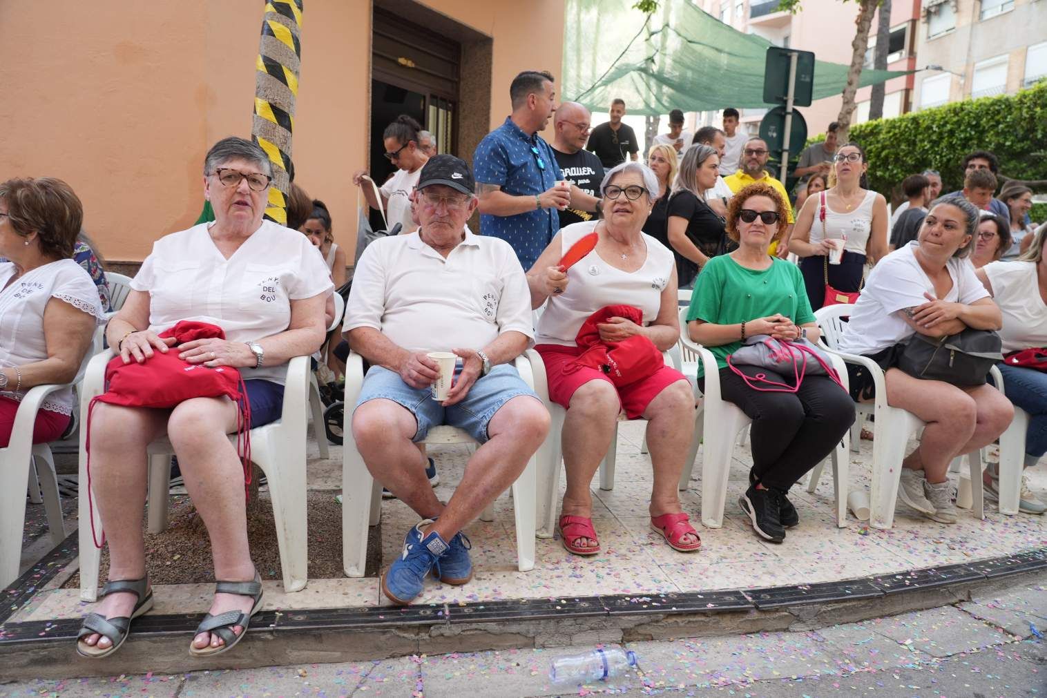 El Grau da inicio a las fiestas de Sant Pere con pólvora, bous y música