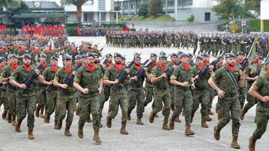 Soldados de la Brilat en la base de Figueirido. // Gustavo Santos