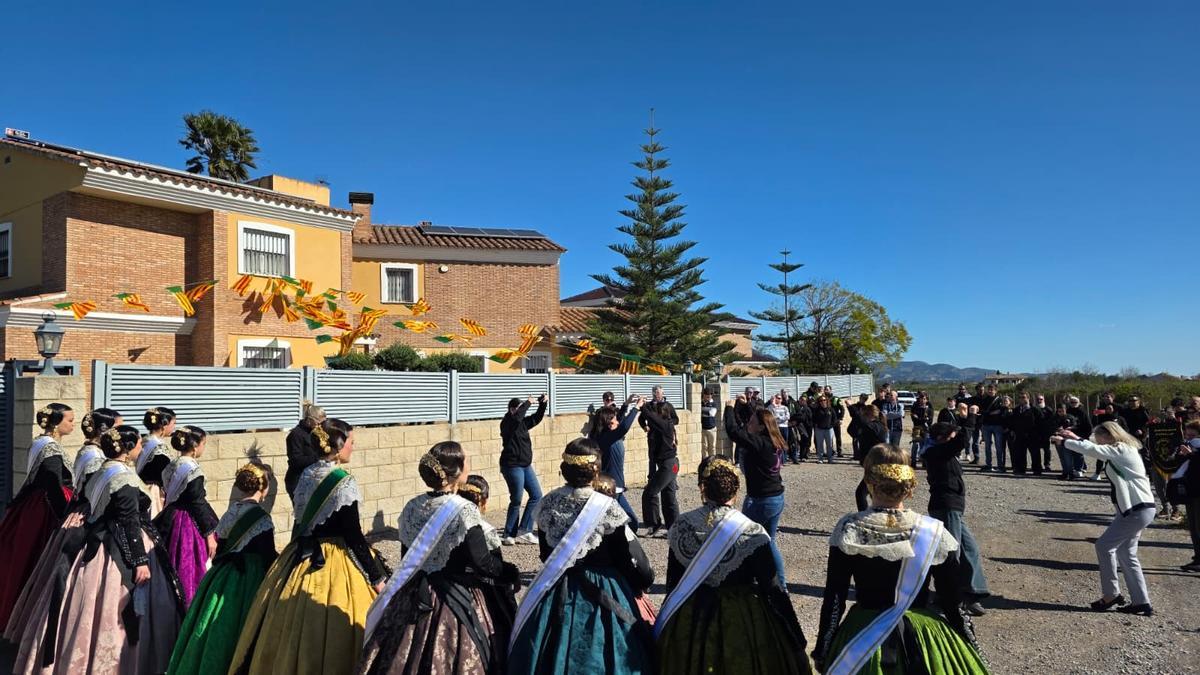 Las mejores imágenes: Sorpresa para las reinas Clara y Ana con una gran despertà festiva