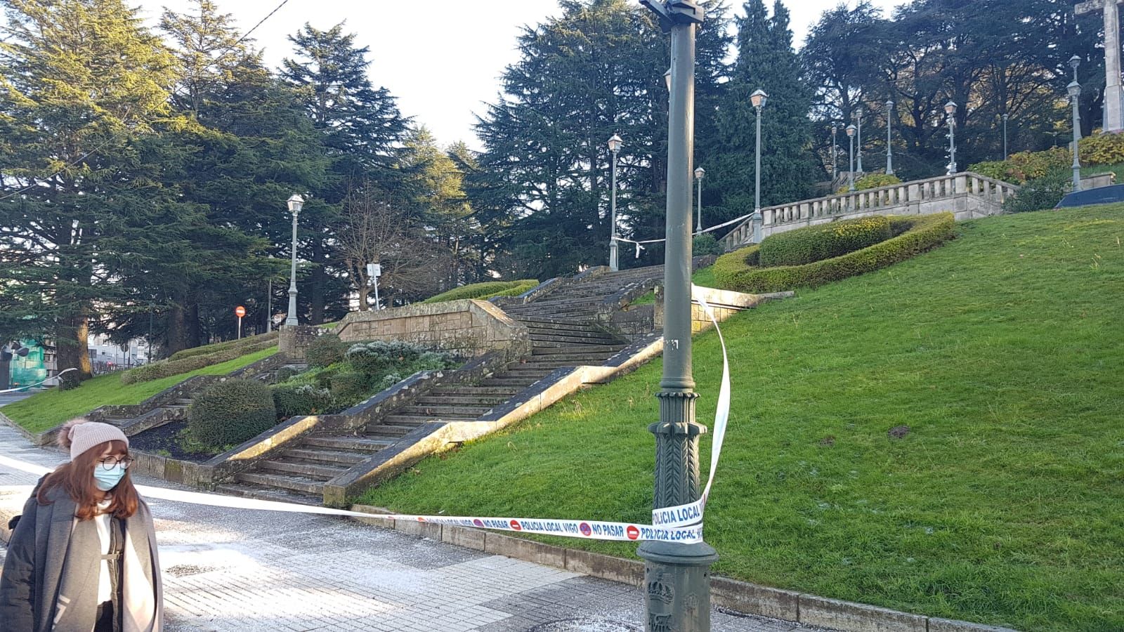 Las escaleras de O Castro, precintadas por el hielo