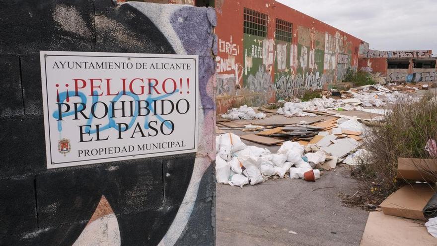 El antiguo matadero de Alicante: de proyecto de polo de atracción para la innovación a escombrera municipal ilegal