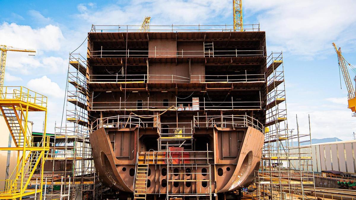 Buque en construcción en instalaciones de Armón en Vigo.