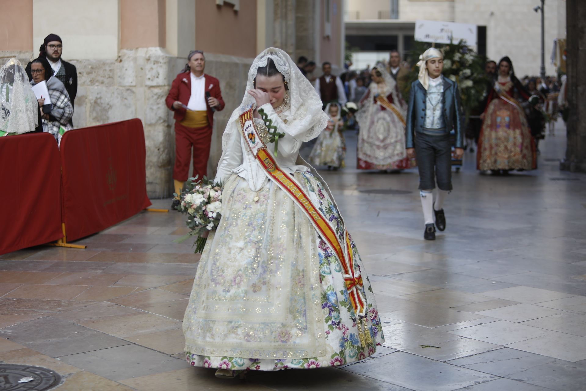 Las falleras mayores de las comisiones en la Ofrenda del 18 de Marzo (y II)