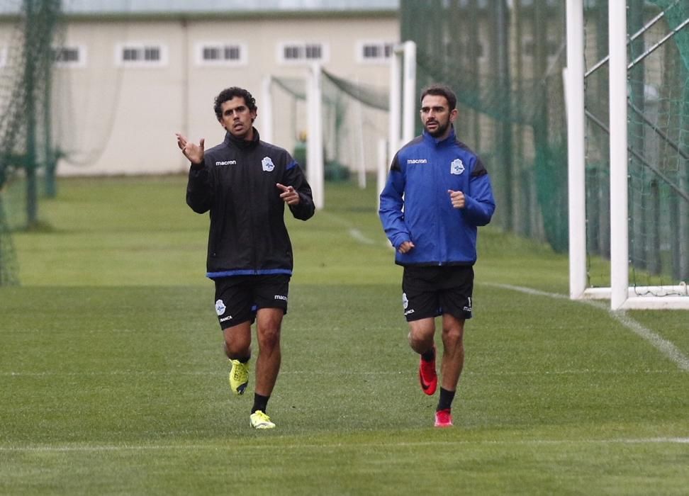 Circuito de fuerza, ejercicio de posesión y fútbol 8 para 8 en el primer entrenamiento de una semana sin fútbol liguero.