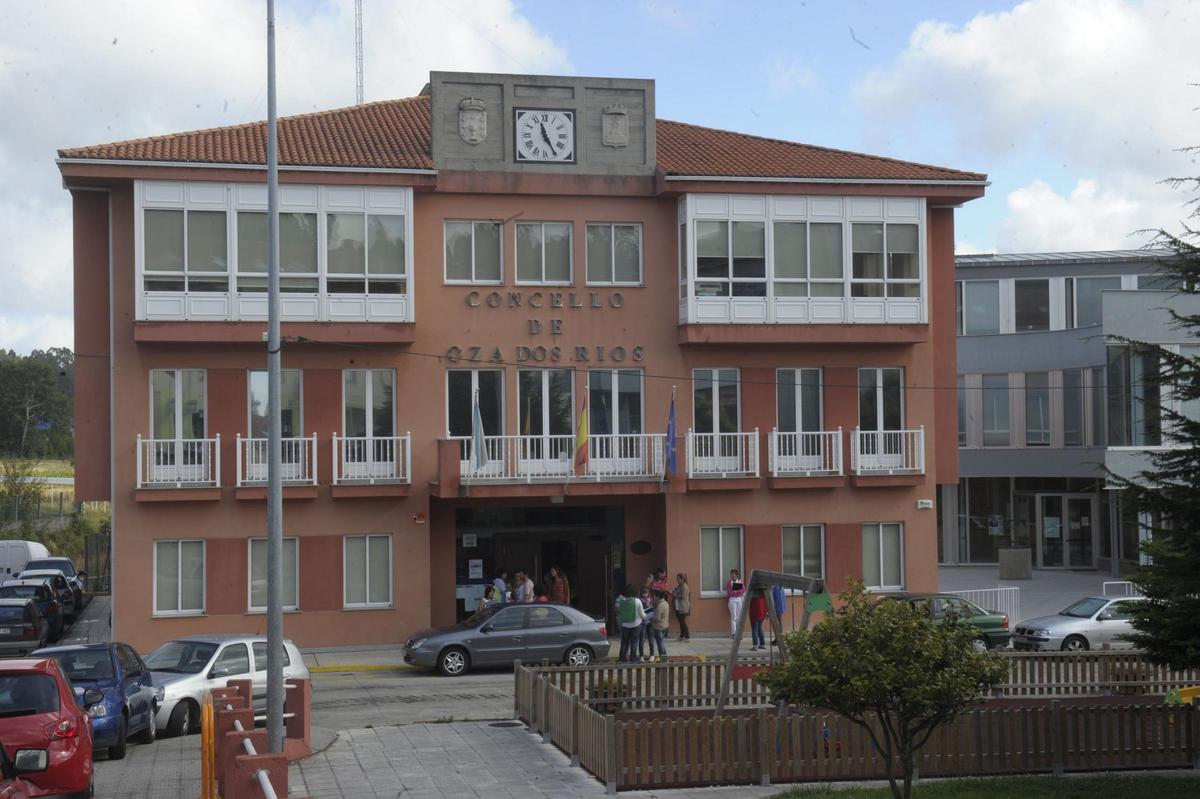 FACHADA DEL AYUNTAMIENTO DE OZA-CESURAS