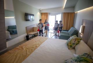 El RIU Playa Park, primer hotel que se abre a una visita escolar