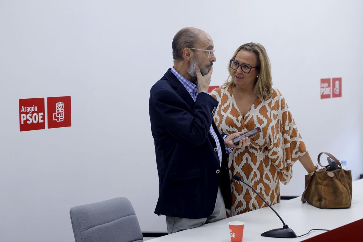 Mayte Pérez con Javier Lambán, en una Ejecutiva del PSOE.