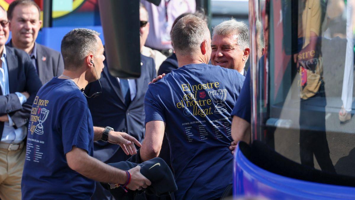 Joan Laporta y Hansi Flick antes de la rúa