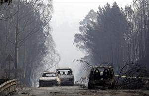 abertran38939972 burnt cars block the road between castanheira de pera and fi170618131233