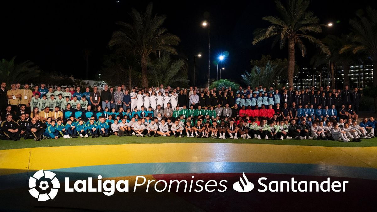 Foto de familia de la XXVI LaLiga Promises Internacional de Gran Canaria