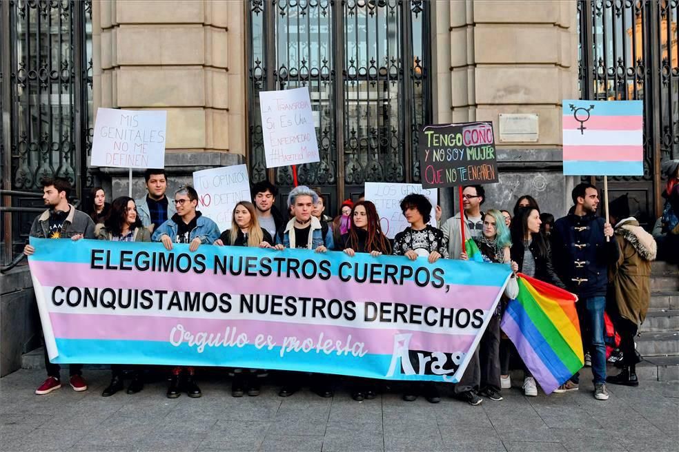 Concentración contra la transfobia en Zaragoza