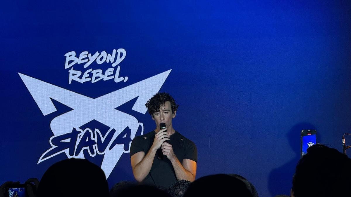 Guitarricadelafuente, yeni Cupra Raval kutlamalarında Madrid'i giydirdi