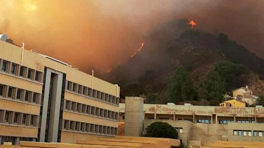 Incendio en la ciudad siciliana de Mesina.