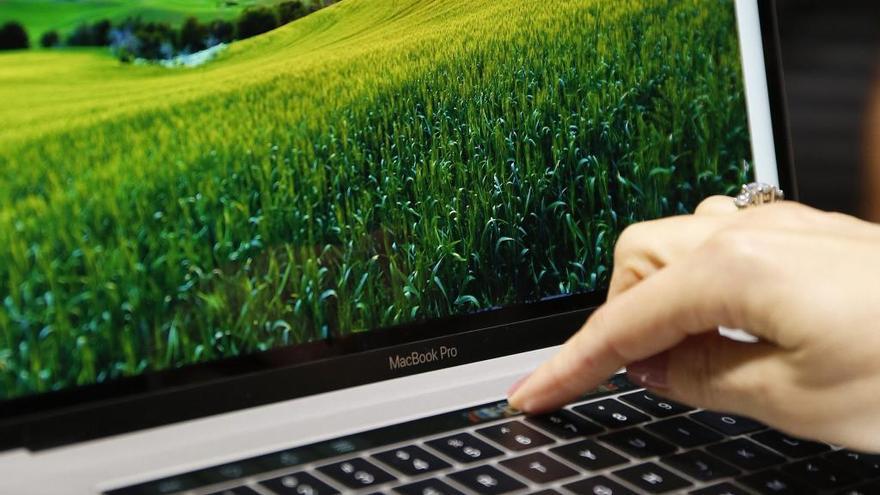 Vista de la Touch Bar de un ordenador portátil MacBook.