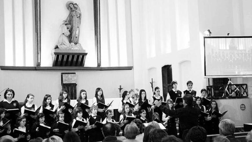 Clausura del II Encuentro coral «Coro de Padres-Dominicas» de Oviedo