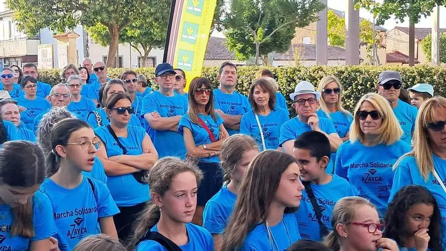 Paseo solidario por Azayca en Villafáfila con un emotivo guiño a su Semana Santa