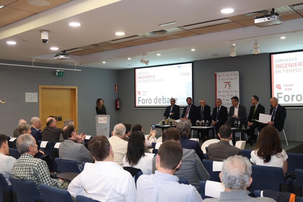 La mesa técnica, de izquierda a derecha, con Vicente Fajardo, Emilio José Velencoso, Francisco Javier Quiles, Vicente Gramuntell, Jordi Azorín, Javier Bon y Alfonso Novo.