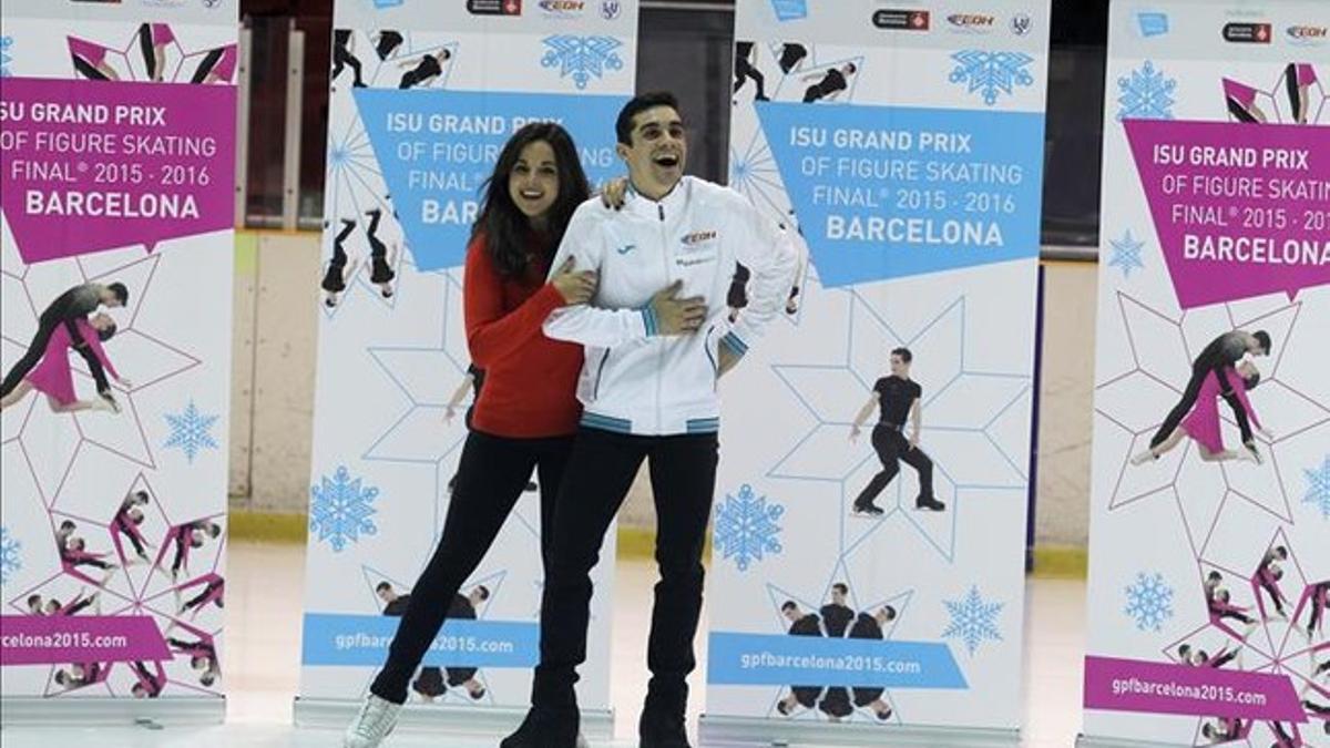 Javier Fernández junto a Sara Hurtado en la presentación de la Final ISU Grand Prix