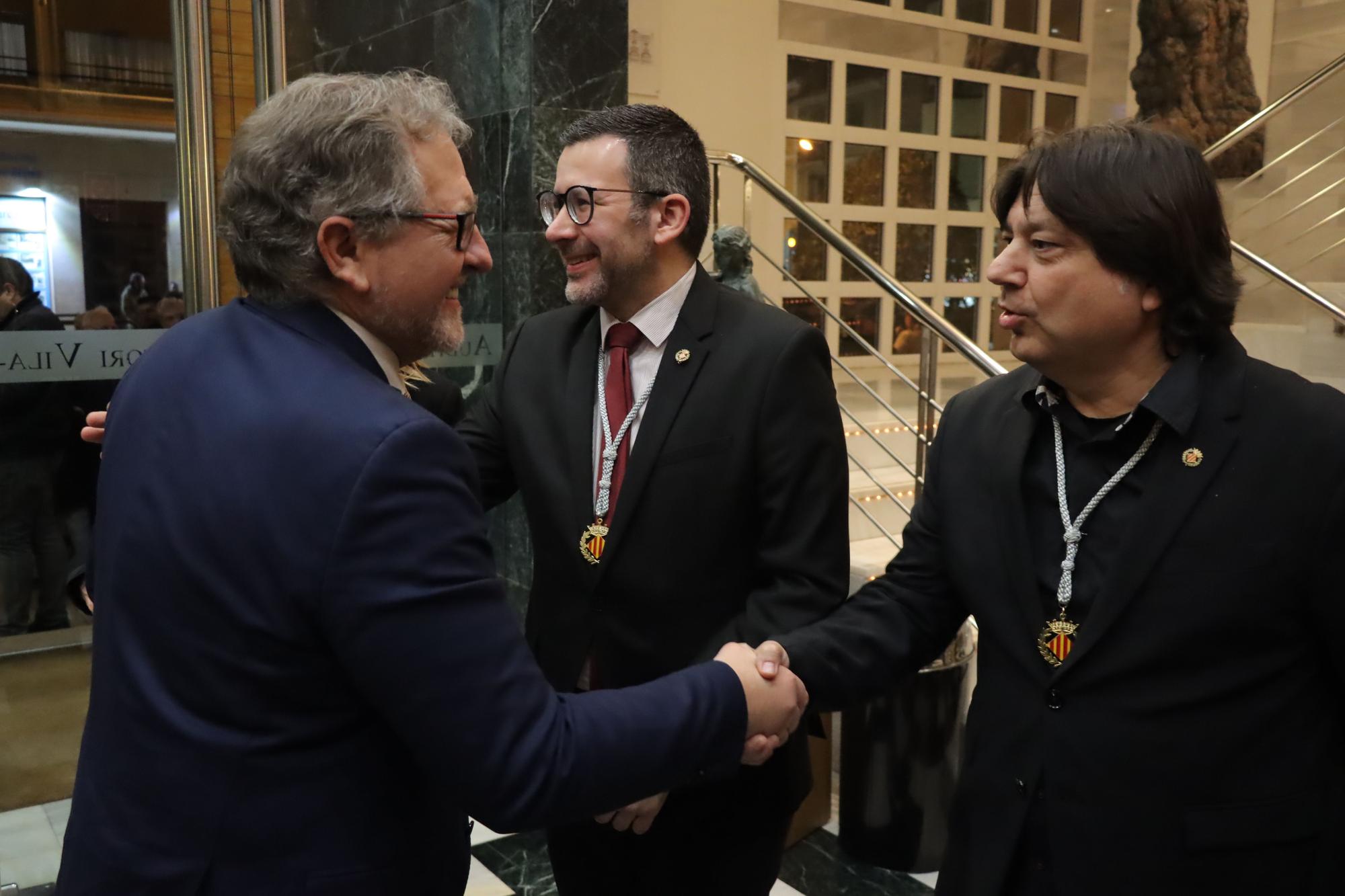 Las imágenes de la entrega de las medallas de oro de Vila-real a Porcelanosa, Carmelitas y 'Quique' y la distincion de Hijo Predilecto a Diego Dualde