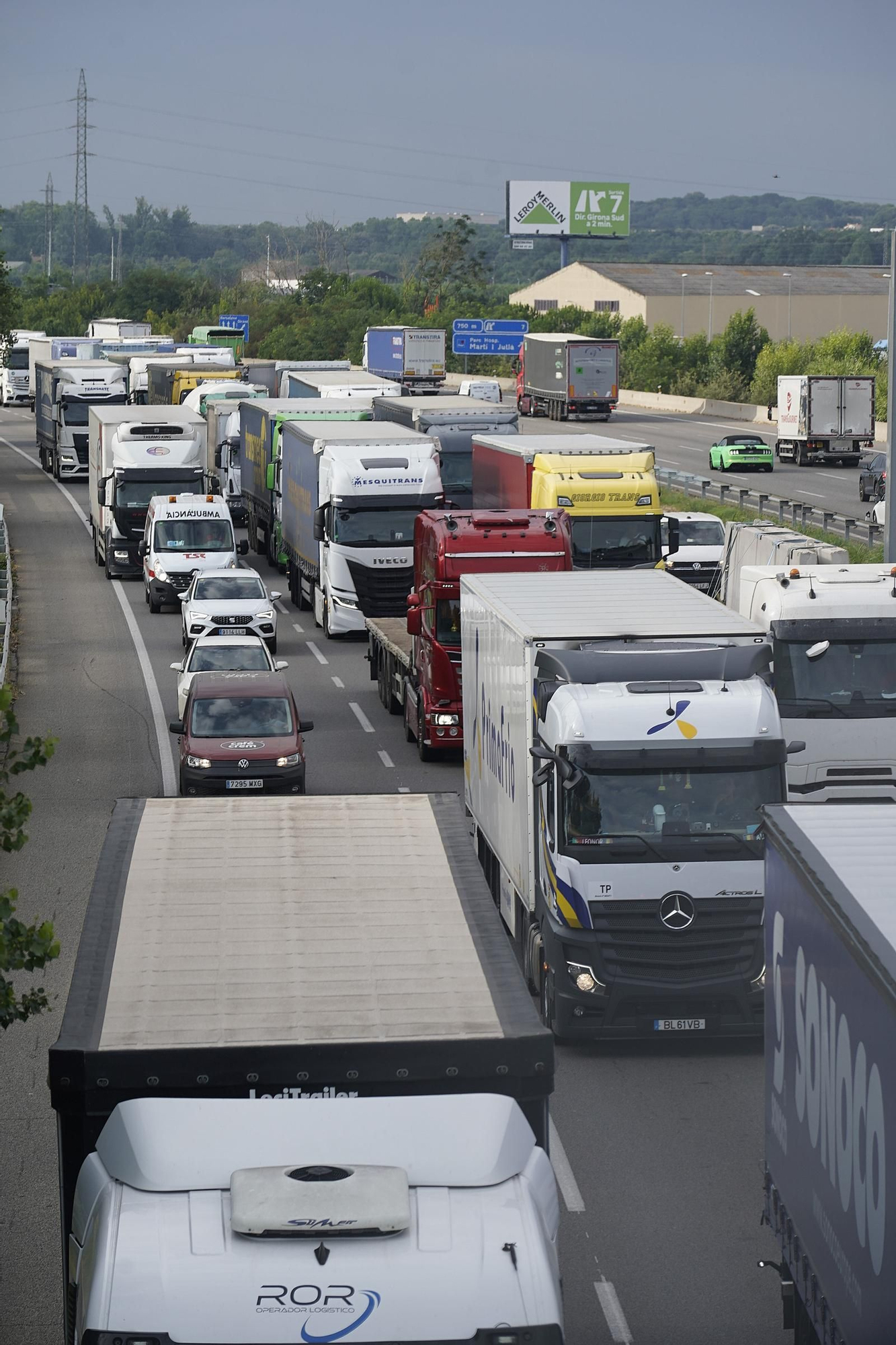 Les imatges de les cues quilomètriques a l’AP-7 per un accident múltiple a Salt