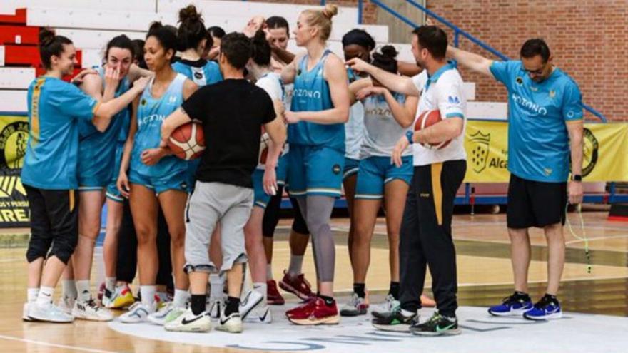 Las jugadoras del Jairis hacen piña.