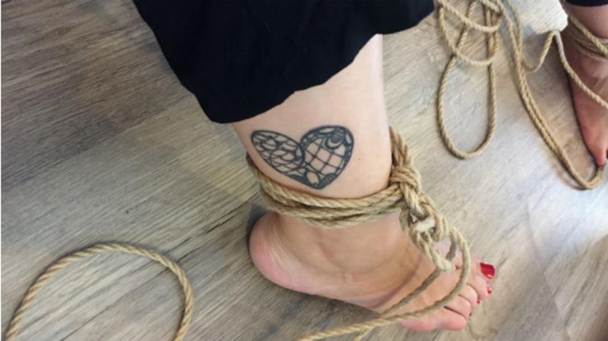 El Shibari es un arte japonés en el que se utilizan cuerdas para obtener placer. El Shibari es un arte japonés en el que se utilizan cuerdas para obtener placer.
