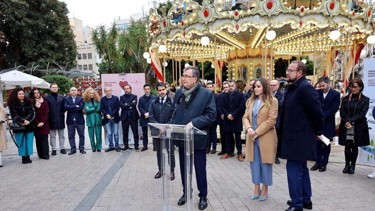 El alcalde presenta el programa de Navidad de Murcia en la plaza de Santo Domingo.