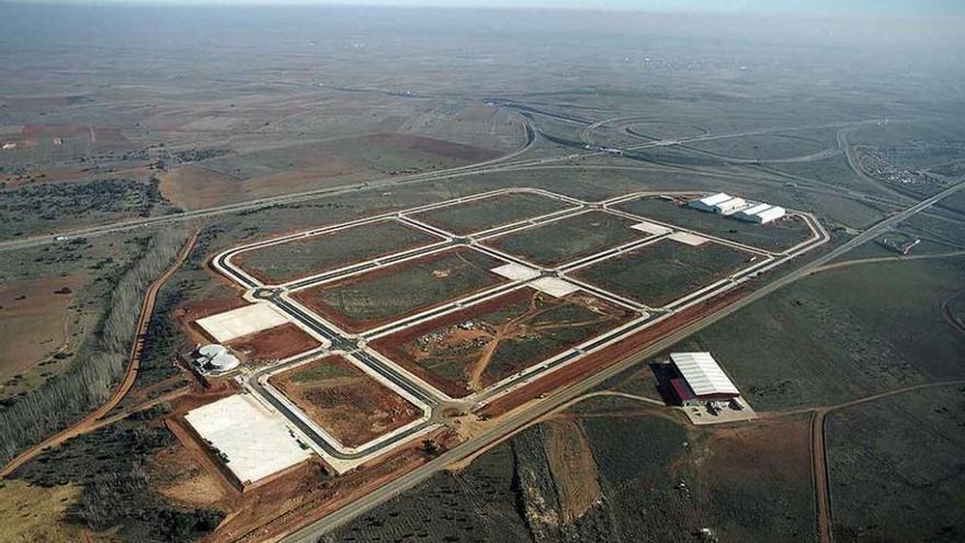 Vista aérea del polígono industrial de Villabrázaro durante las obras de urbanización.