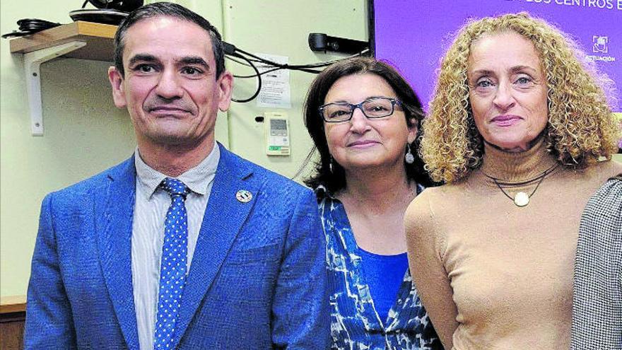 De izq. a dcha., el director general de Ordenación y Calidad Educativa y la anterior consejera María José Guerra.