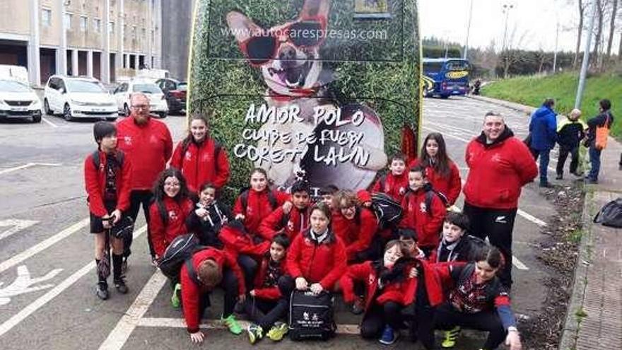 El Coreti Rugby Lalín estrena autobús tuneado para el club