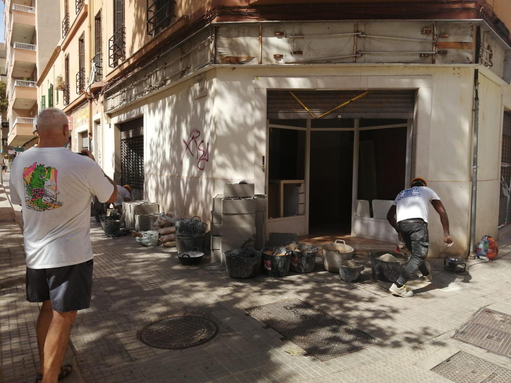 Tapian el edificio okupado de la calle Manacor de Palma tras el incendio