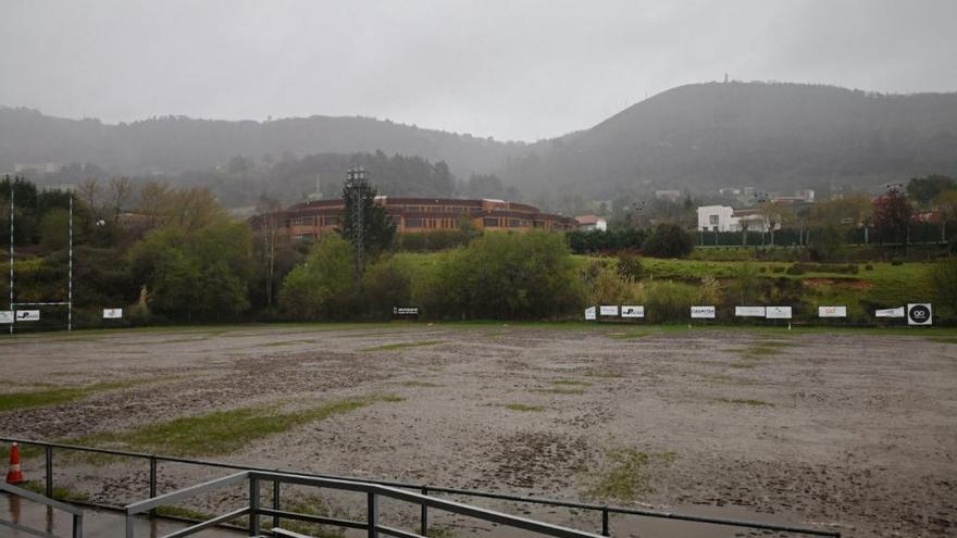 Estado del campo de El Naranco, que obligó a aplazar el partido entre Oviedo y Kaleido.