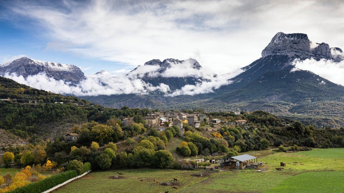 Asómate desde Tavertet a los riscos más impresionantes de Cataluña