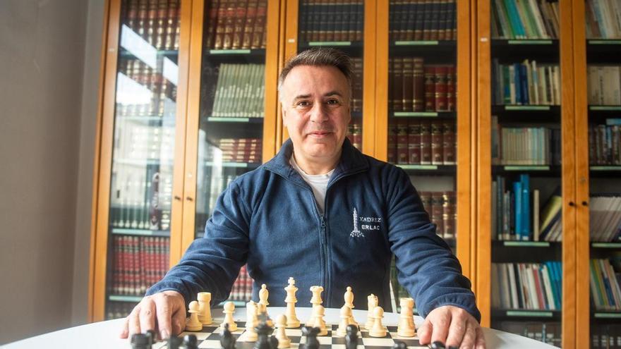 Jesús Vázquez Forno, economista y ajedrecista: "Queremos que A Coruña vuelva a tener uno de los torneos de ajedrez más importantes de España y que agosto sea un festival de este deporte"