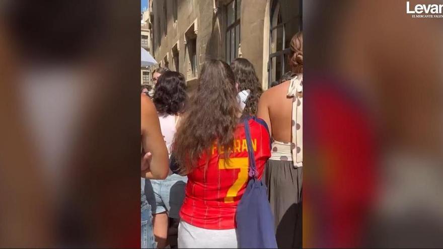 Ferran Torres desata pasiones en su llegada a la Generalitat