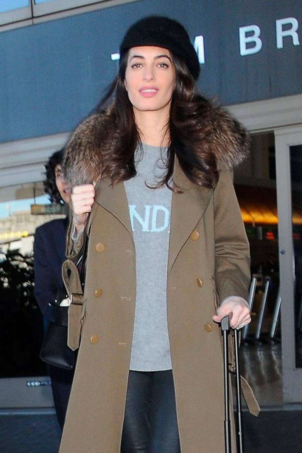 Amal Clooney con el jersey 'Rainbow week' de Alberta Ferretti