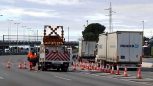 Nou tall de l’AP-7 en sentit sud després que dos autocars se saltessin les restriccions fins a Gelida