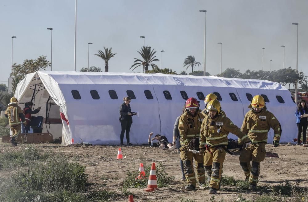 Más de 500 efectivos participan en un simulacro de accidente aéreo