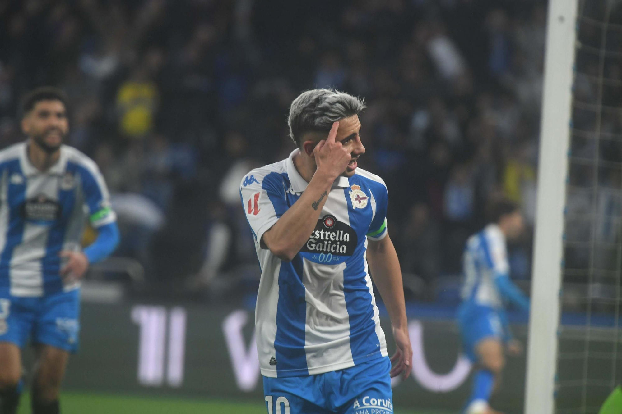 El Deportivo doblega al Almería en Riazor (3-1)