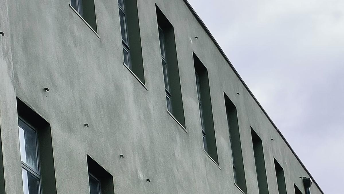 Imaxe da fachada do centro de saúde tras as melloras realizadas.