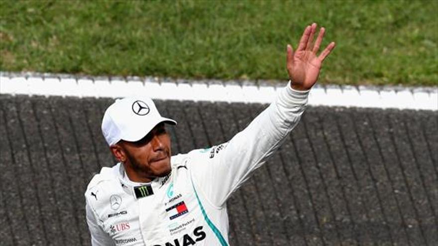 Lewis Hamilton vuelve a aliarse con el agua en Spa