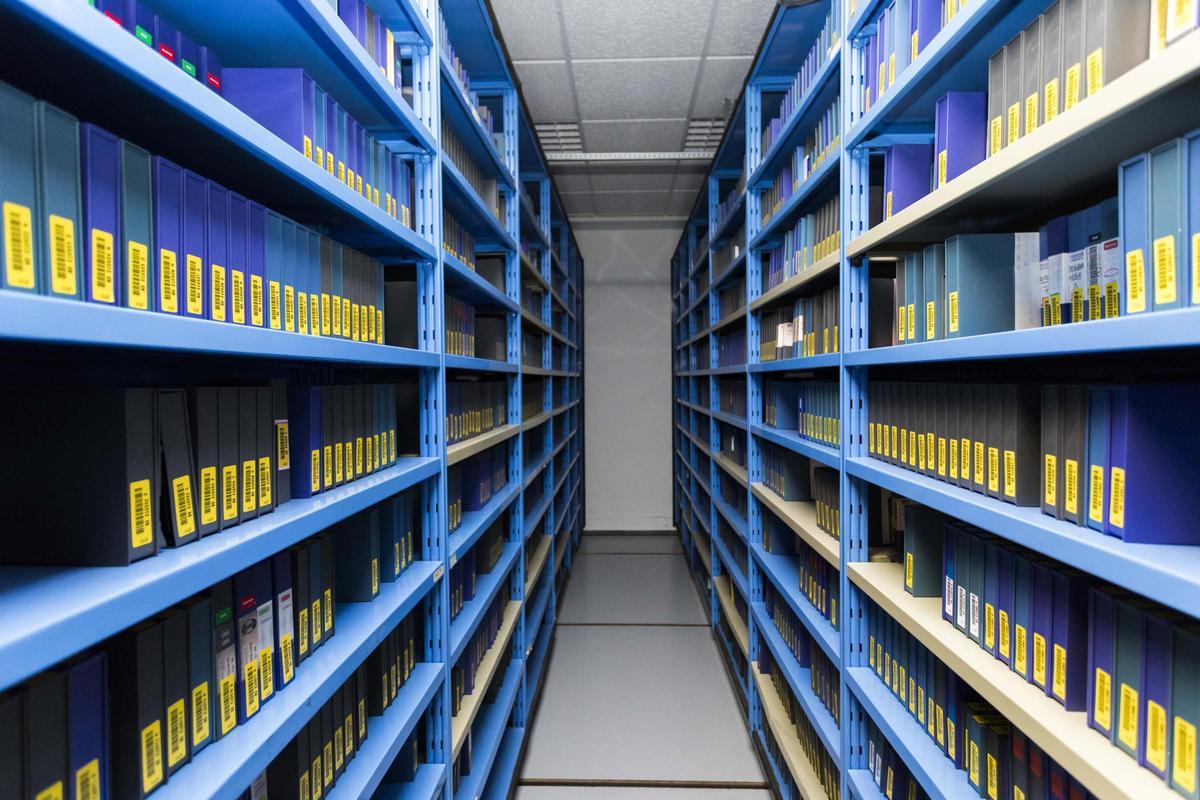 Instalaciones del archivo de la extinta RTVV en el centro de À Punt en Burjassot.