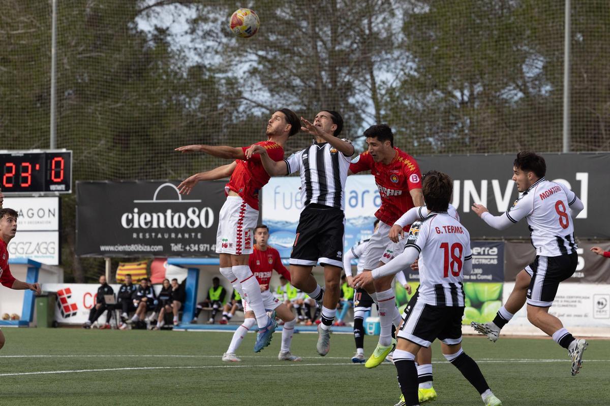 Galería: triunfo vital de la SD Ibiza en la lucha por la permanencia