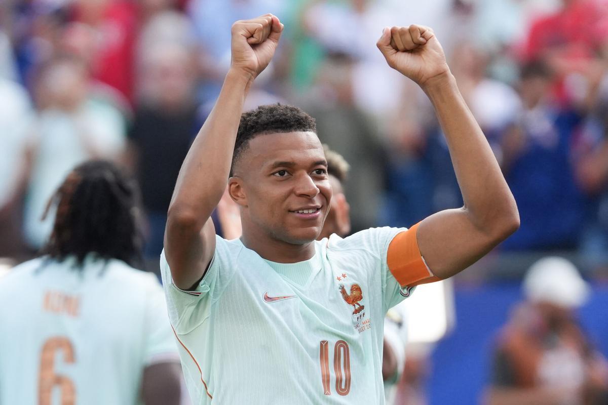 Kylian Mbappe celebra este jueves, al finalizar el partido de cuartos de final del Mundial de la FIFA 2026 entre Francia y Marruecos.