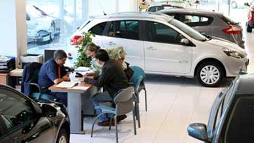 La subida del IVA y el Plan 2000E impulsa la venta de 5.000 coches hasta marzo
