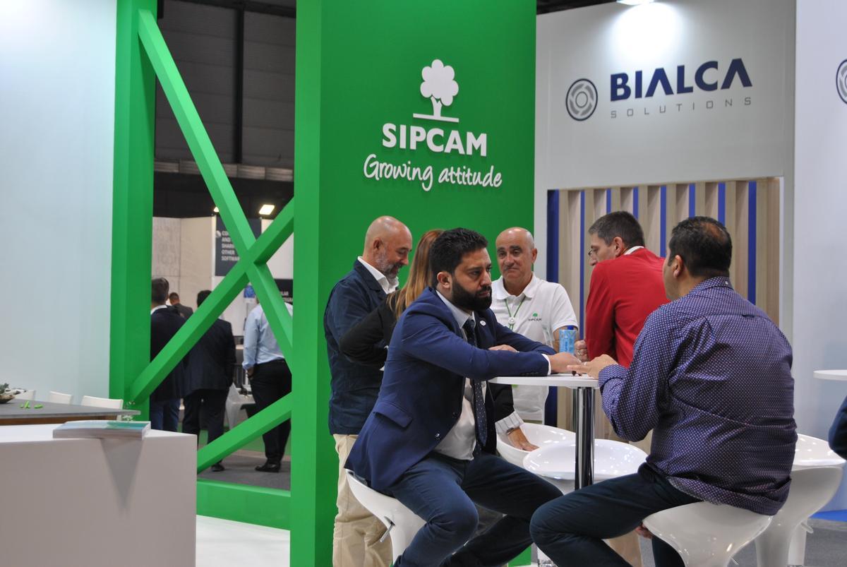 Responsables de SIPCAM Iberia e Inagra estrechando lazos con potenciales clientes y proveedores.