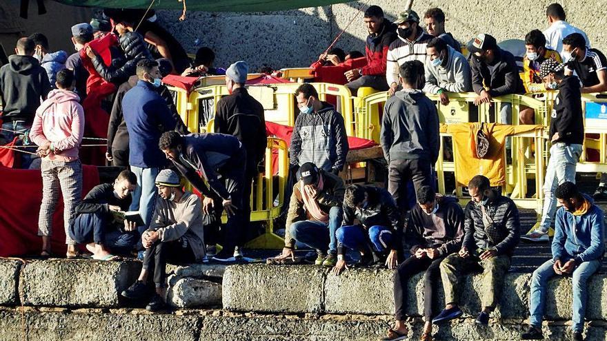 El port d&#039;Arguineguín continua acollint centenars de refugiats.