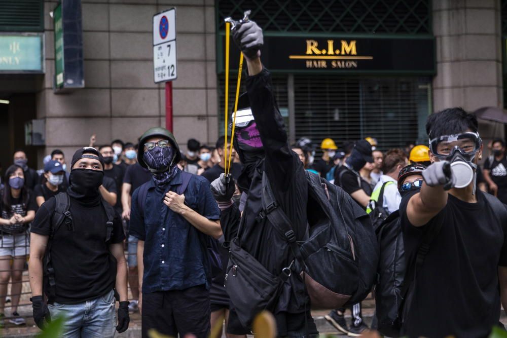 Miles de hongkoneses protestan contra el Gobierno.