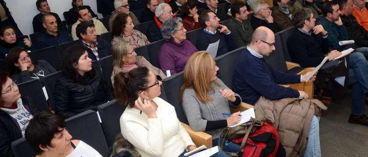 Charla sobre cláusulas suelo organizada en Pontevedra por el Instituto Galego de Consumo. // Rafa Vázquez