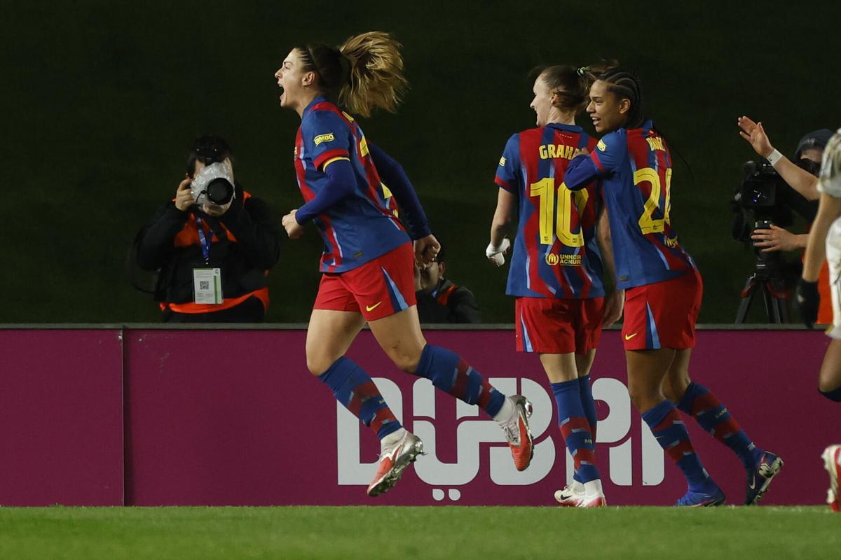 La centrocampista del Barcelona Alexia Putellas celebra tras marcar ante el Real Madrid, durante el partido de cuartos de final de la Copa de la Reina que Real Madrid y FC Barcelona disputaron este jueves en el estadio Alfredo di Stéfano.